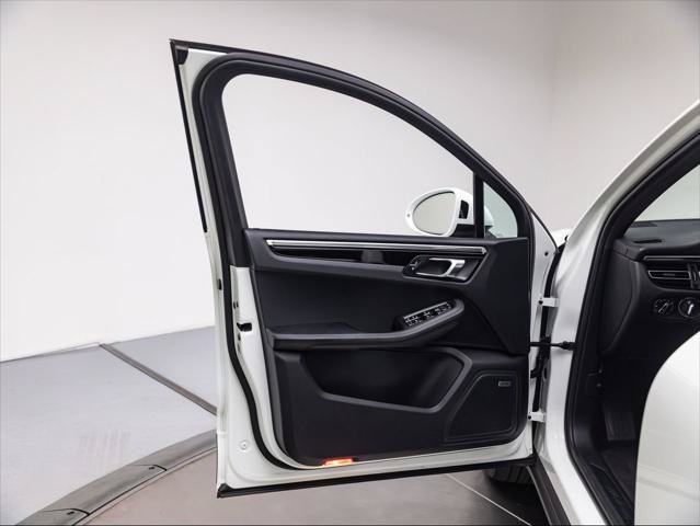 Used 2021 Porsche Macan AWD/4WD image 23