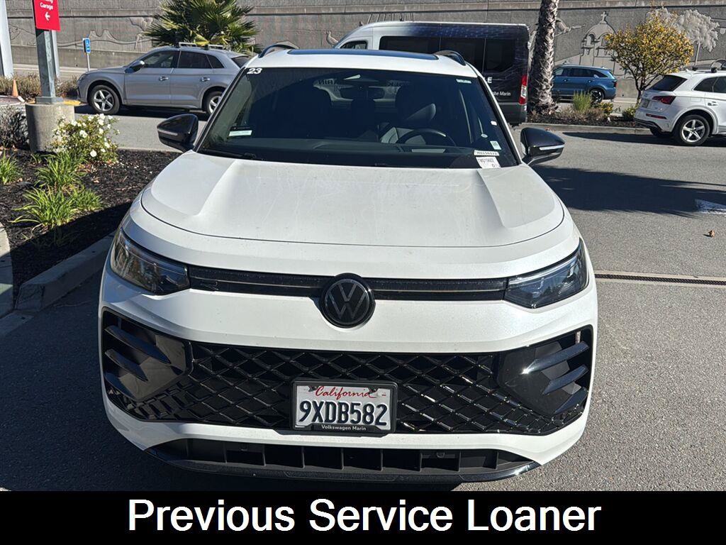 Used 2026 Volkswagen Tiguan SE R-Line FWD image 2