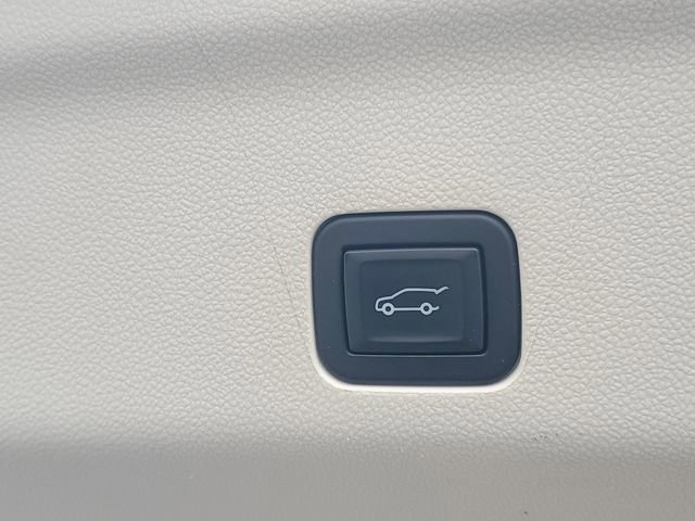 Certified 2024 Cadillac Escalade Premium Luxury Platinum image 18