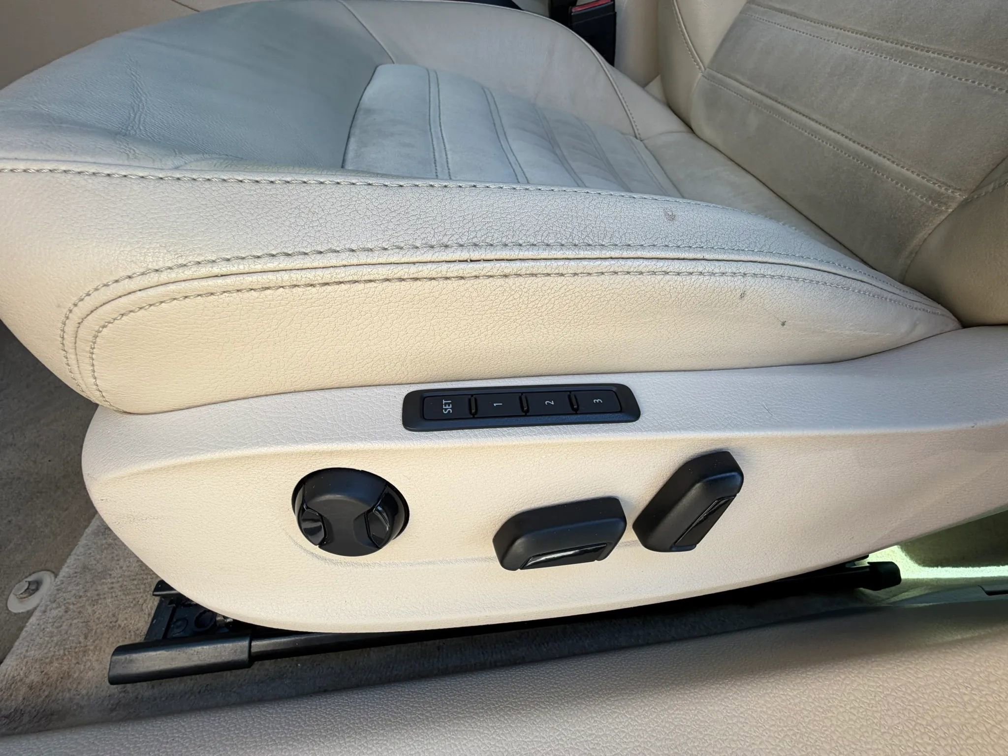 Used 2014 Volkswagen Passat TDI SEL Premium FWD image 15