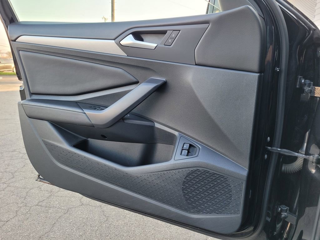 Used 2024 Volkswagen Jetta SE image 24