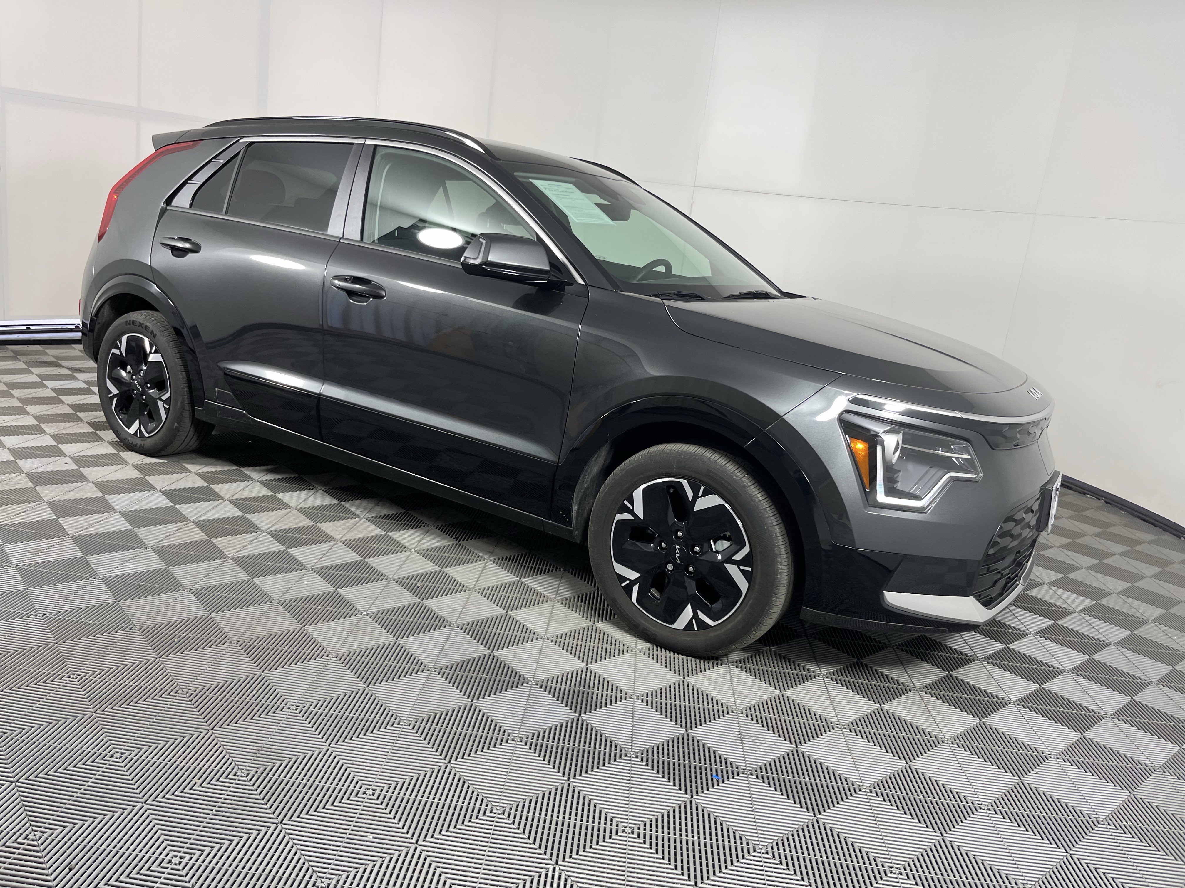 Used 2023 Kia Niro Wind w/ Wind Preserve Package FWD image 7