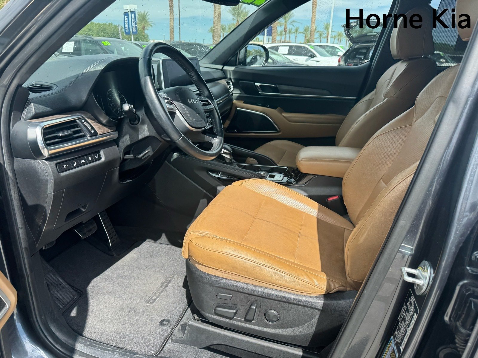 Certified 2022 Kia Telluride SX w/ Towing Package FWD image 10