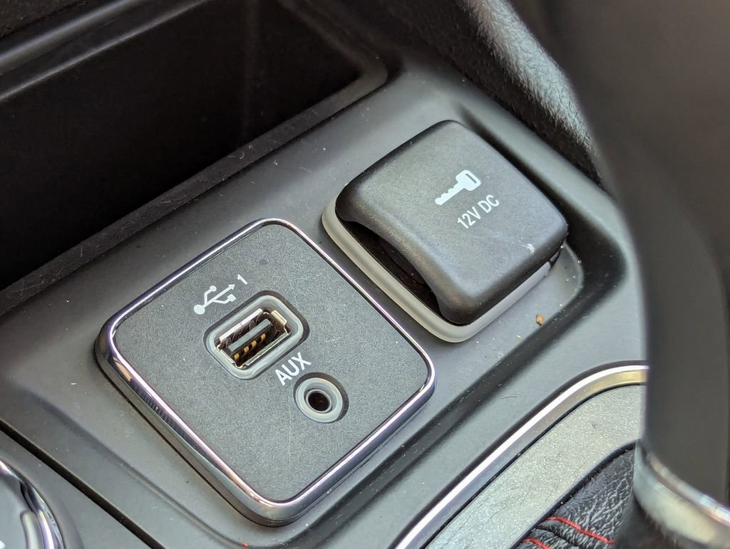 Used 2020 Jeep Cherokee Trailhawk AWD/4WD image 24