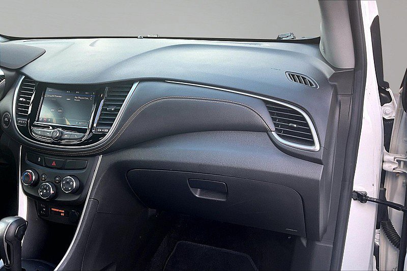 Used 2022 Chevrolet Trax LT w/ LT Convenience Package FWD image 17