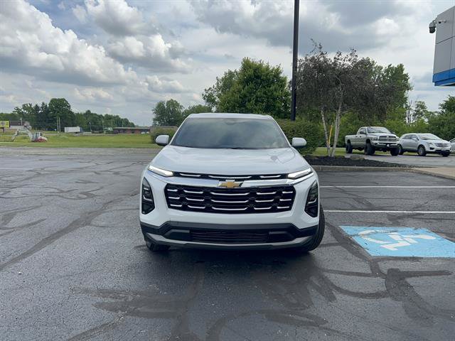 Used 2026 Chevrolet Equinox LT AWD/4WD image 3