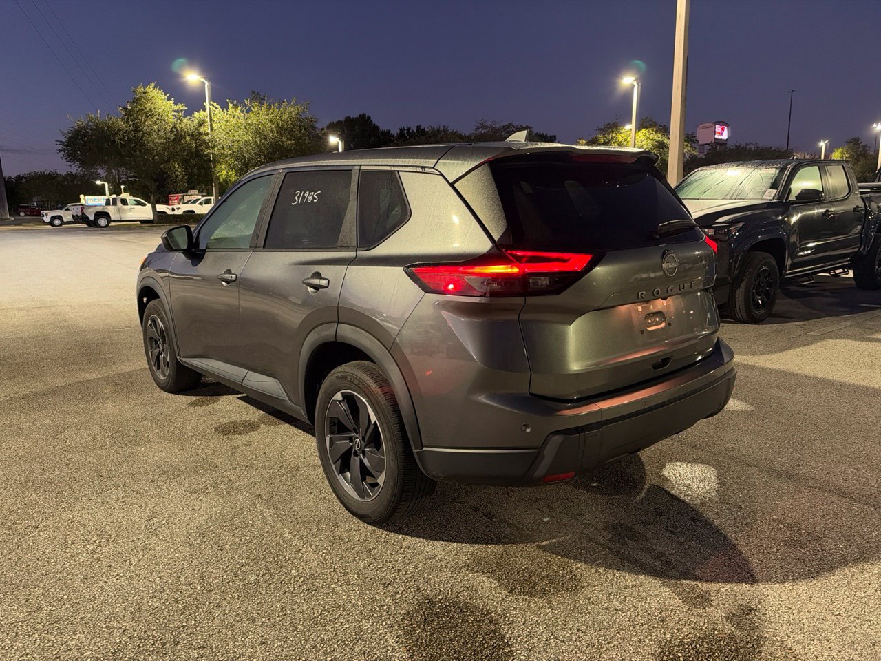 Used 2025 Nissan Rogue SV FWD image 3