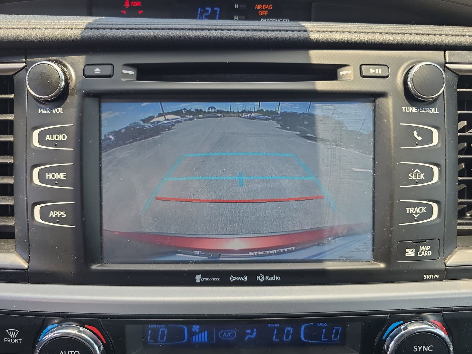 Used 2018 Toyota Highlander SE FWD image 19