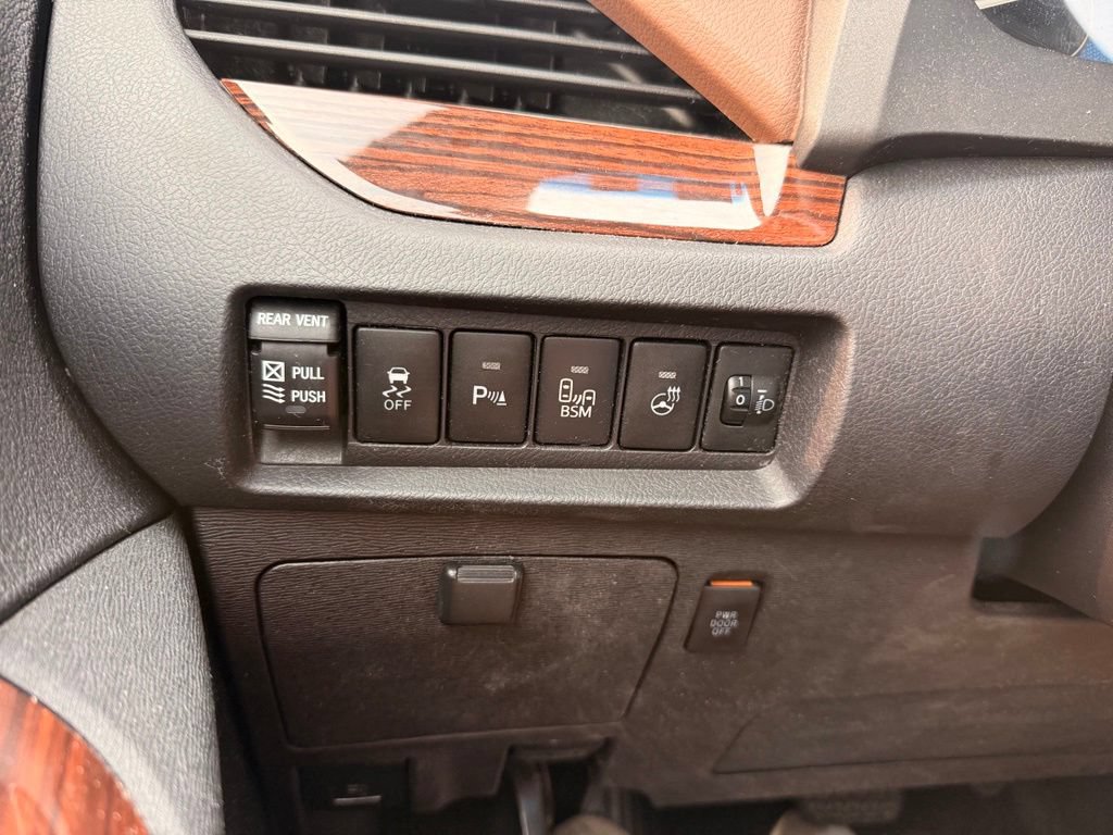 Used 2015 Toyota Sienna Limited Premium w/ Advanced Technology Package FWD image 12