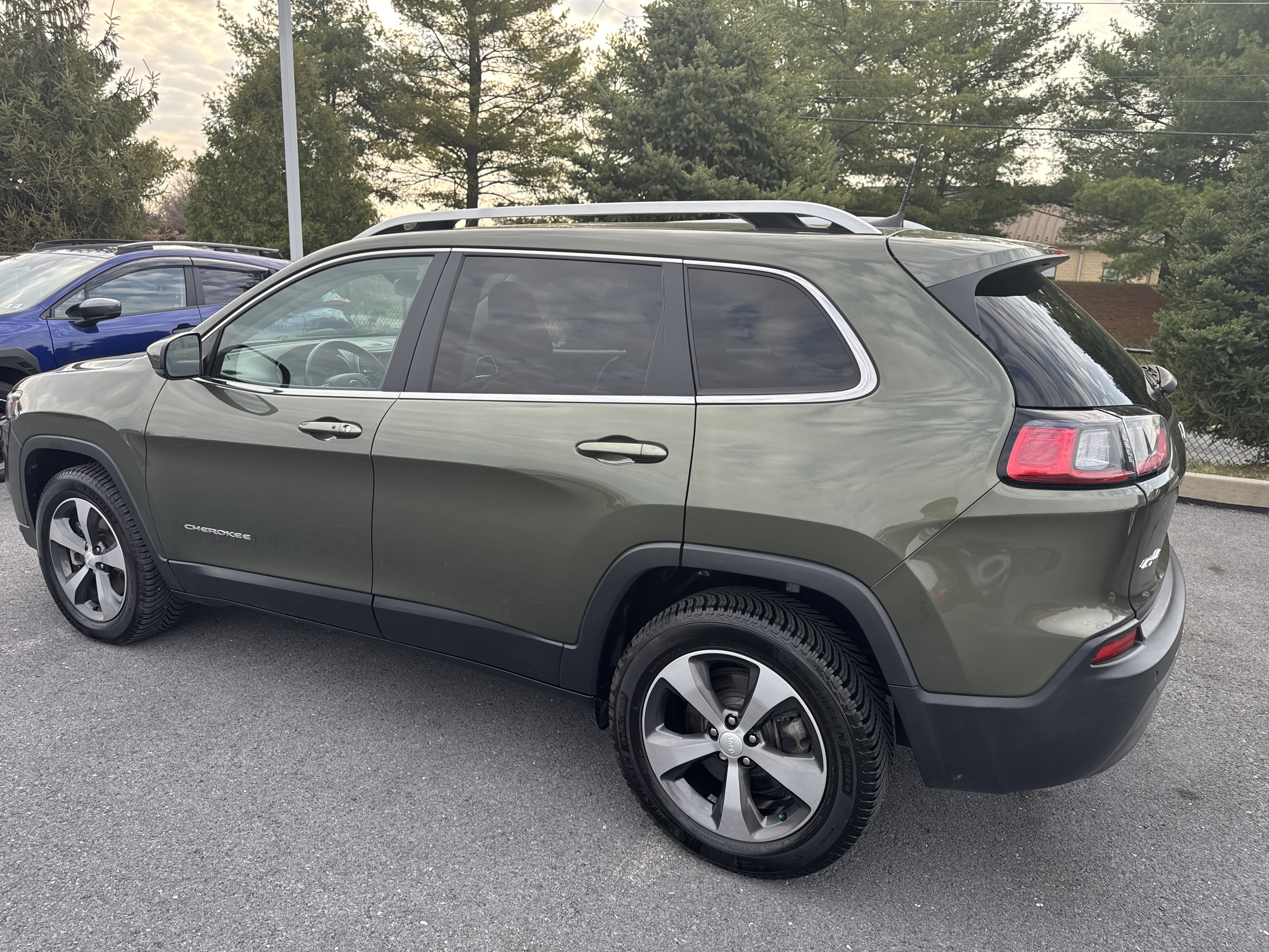 Used 2019 Jeep Cherokee Limited image 6