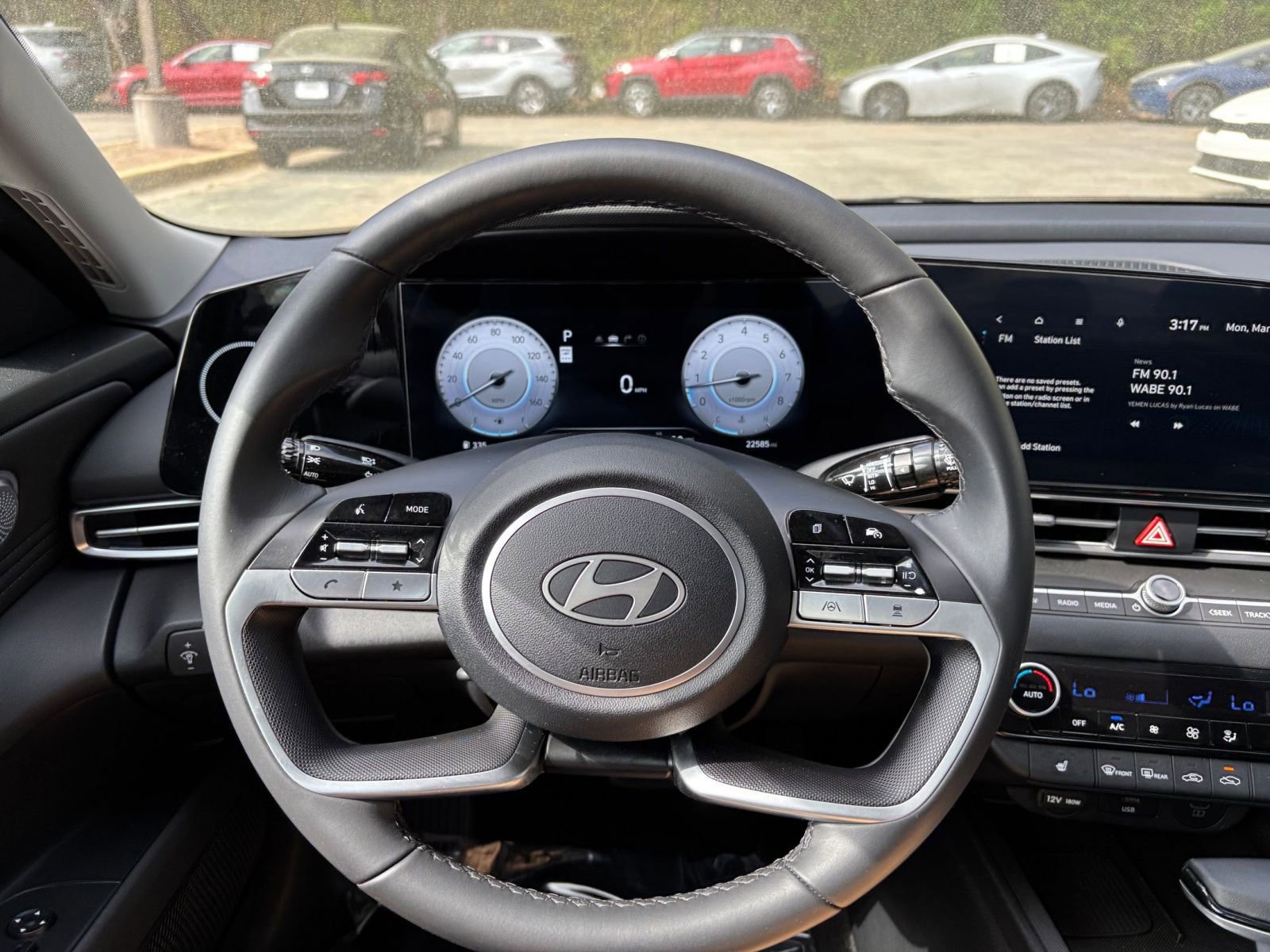 Used 2025 Hyundai Elantra SEL FWD image 29