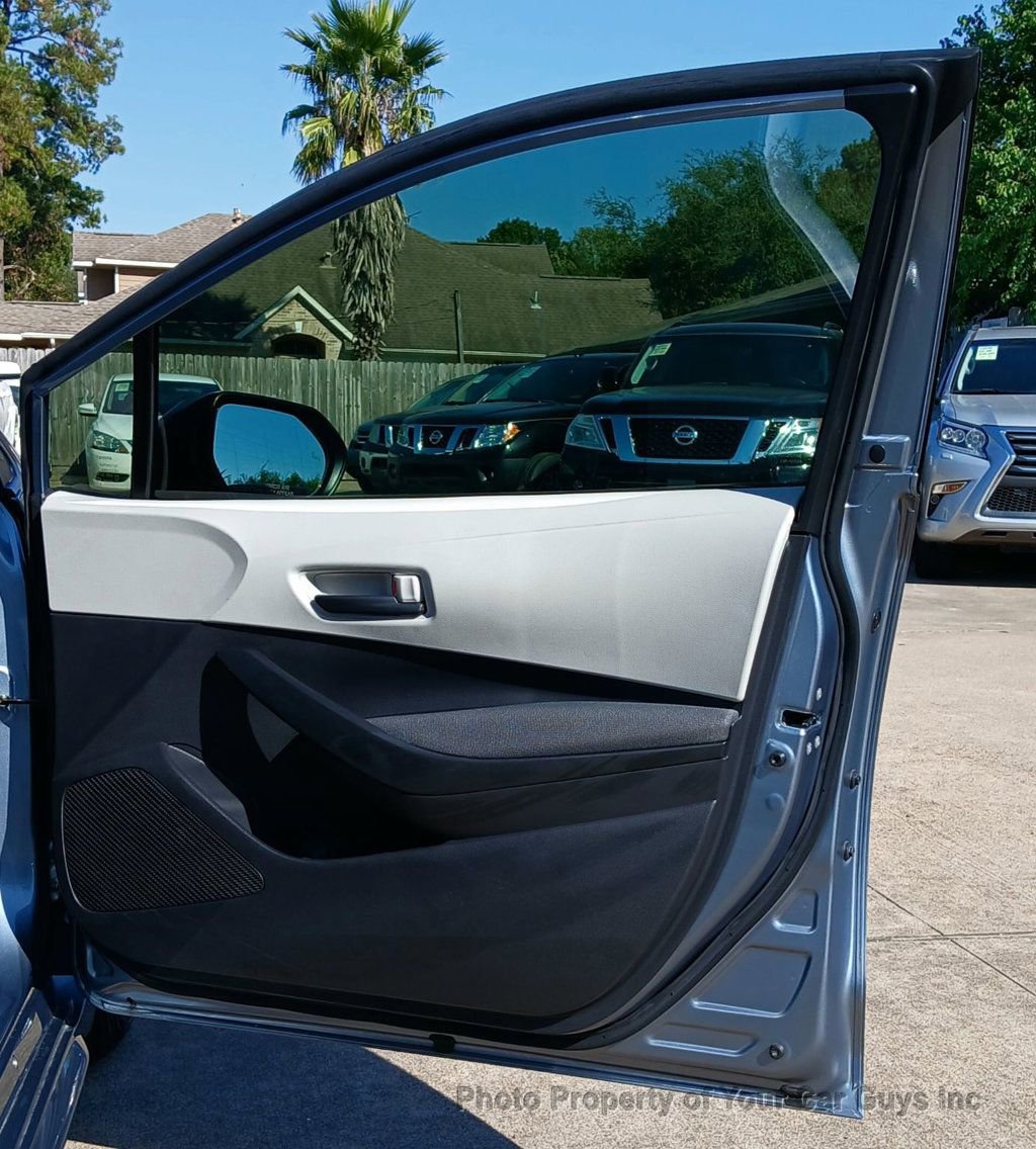 Used 2022 Toyota Corolla LE image 18