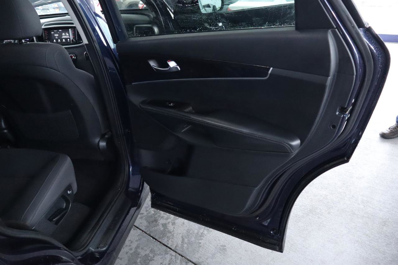 Used 2020 Kia Sorento LX image 27