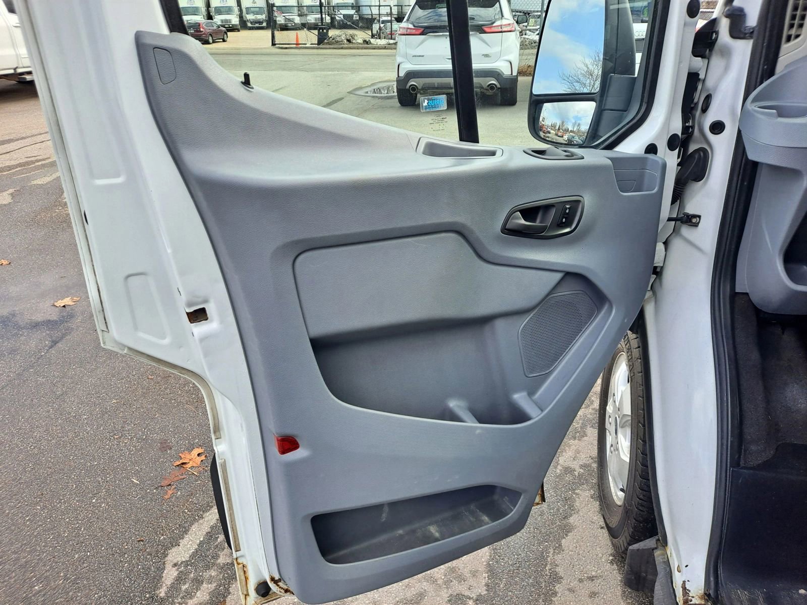Used 2018 Ford Transit 350 XLT image 9