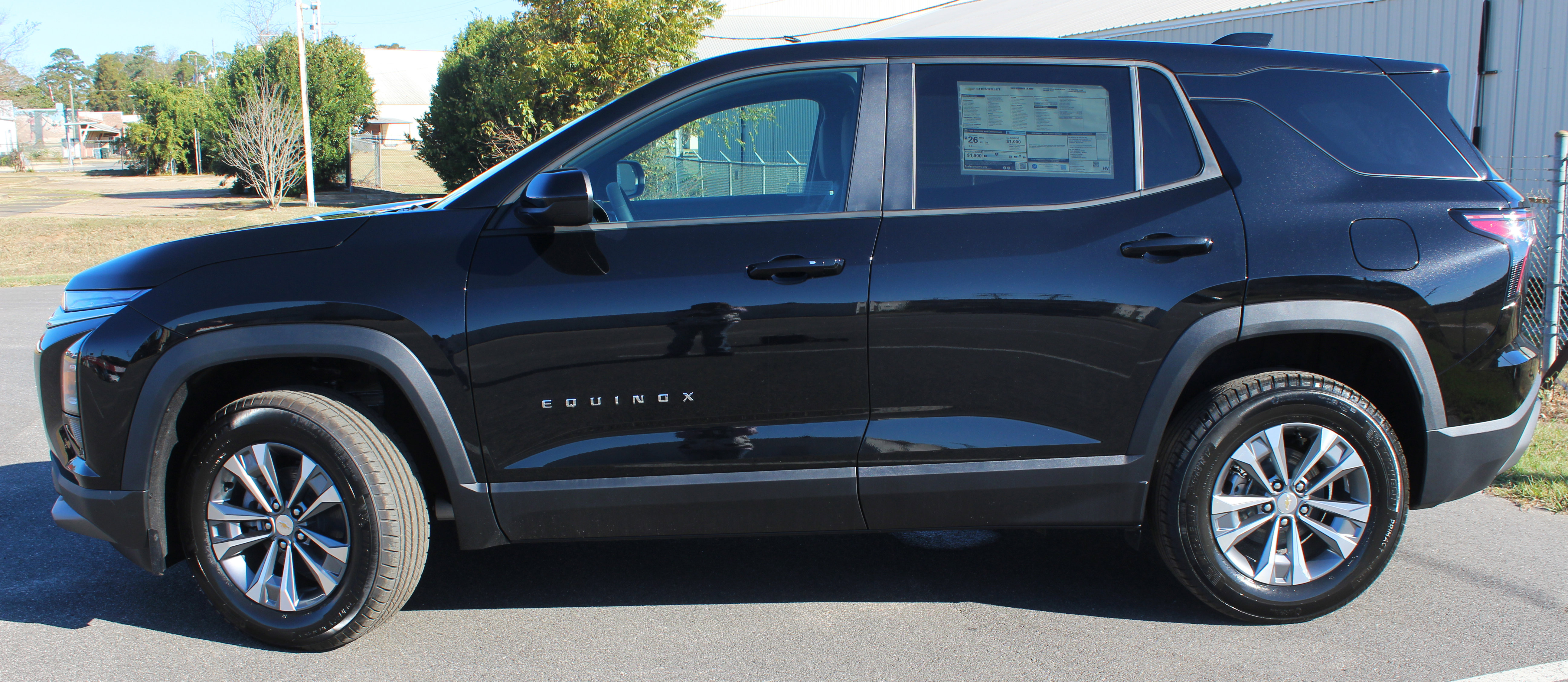 New 2026 Chevrolet Equinox LT w/ Convenience Package II image 2