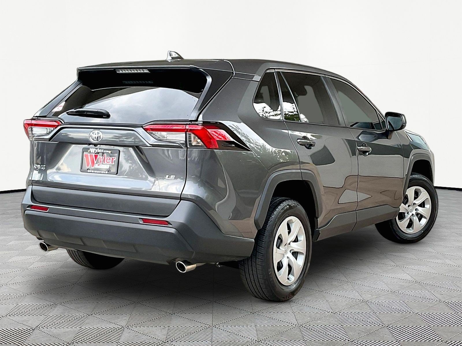 Used 2023 Toyota RAV4 LE FWD image 6