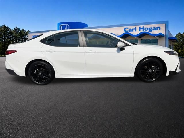 Used 2025 Toyota Camry SE FWD image 12