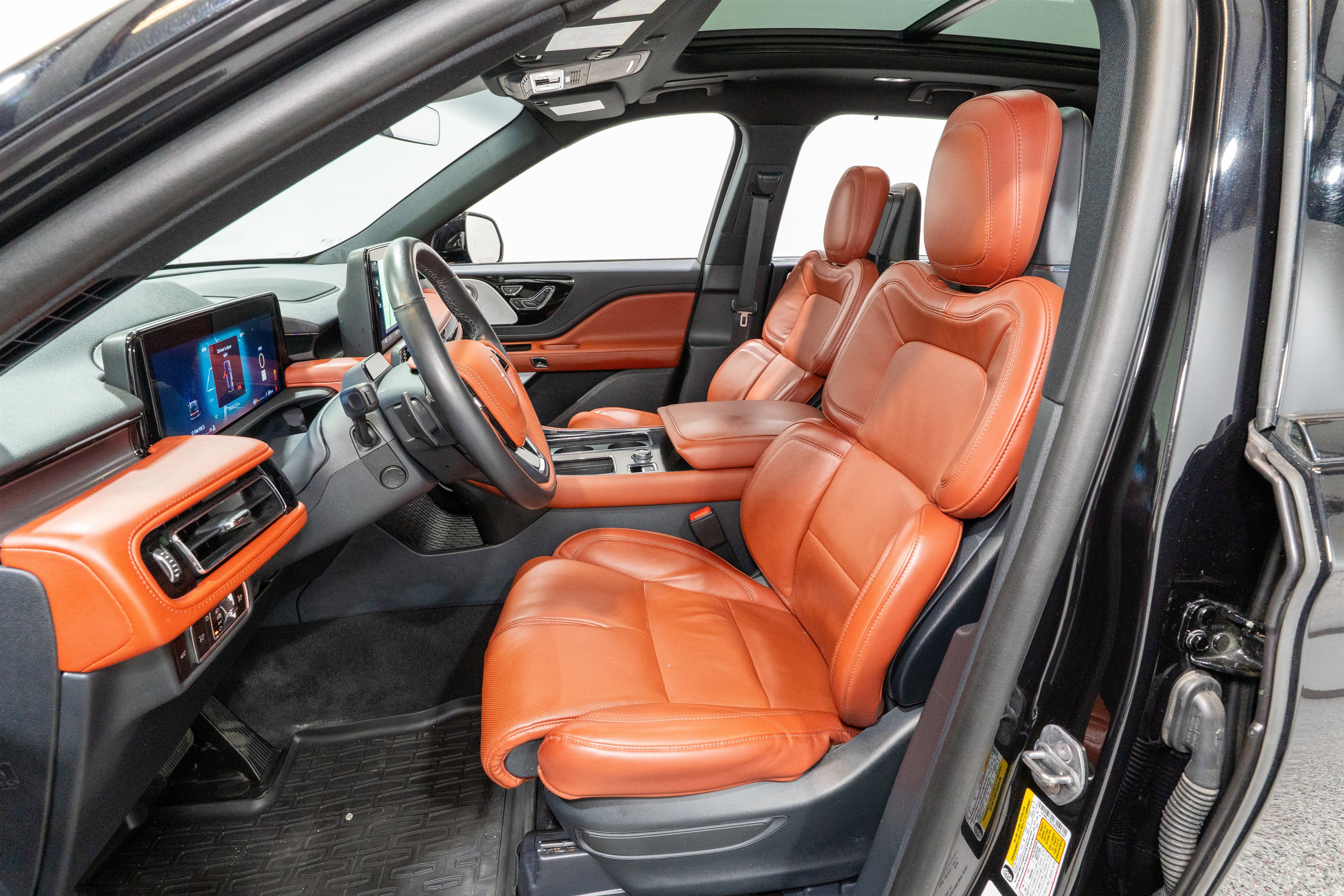 Used 2025 Lincoln Aviator Reserve w/ Equipment Group 201A AWD/4WD image 16