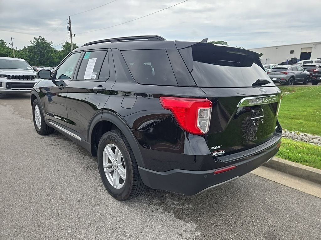 Used 2023 Ford Explorer XLT w/ Equipment Group 202A AWD/4WD image 4