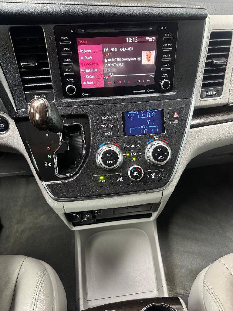Used 2018 Toyota Sienna XLE Premium FWD image 34