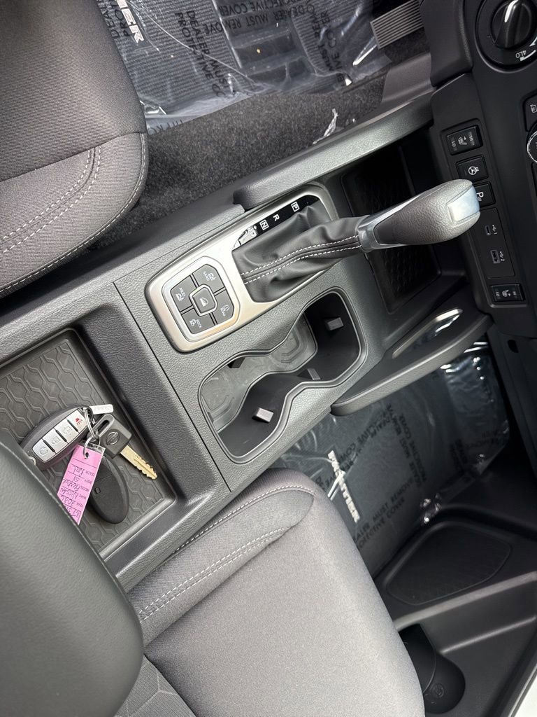 Used 2026 Nissan Frontier SV w/ SV Convenience Package image 17