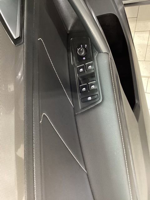 Certified 2023 Volkswagen Tiguan SE R-Line FWD image 28
