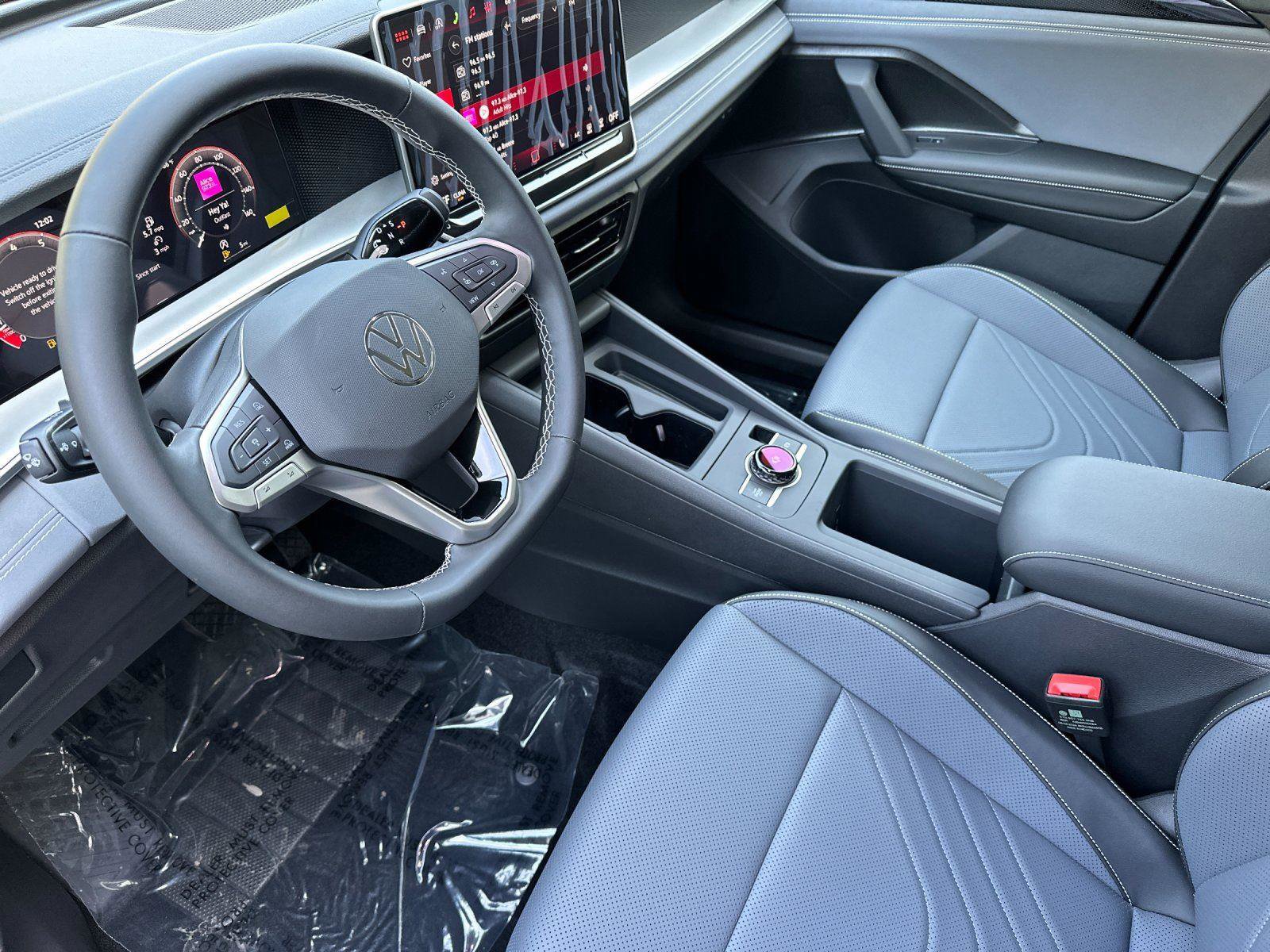 New 2026 Volkswagen Tiguan SE FWD image 9