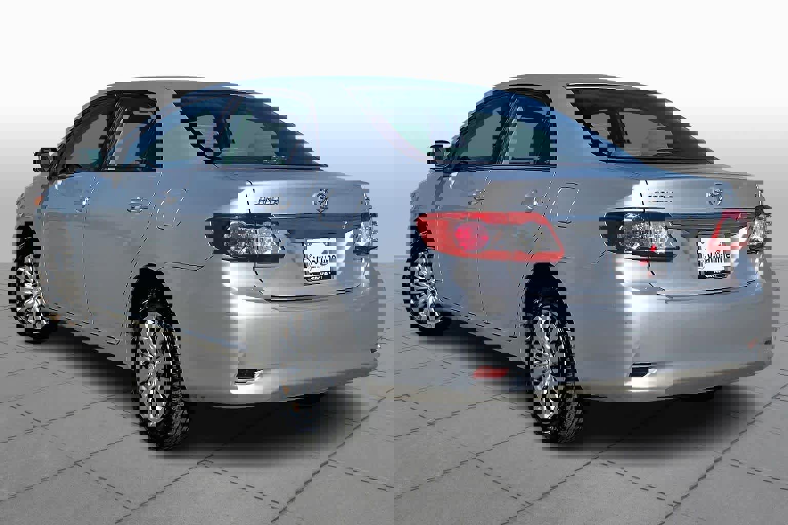 Used 2013 Toyota Corolla LE image 12