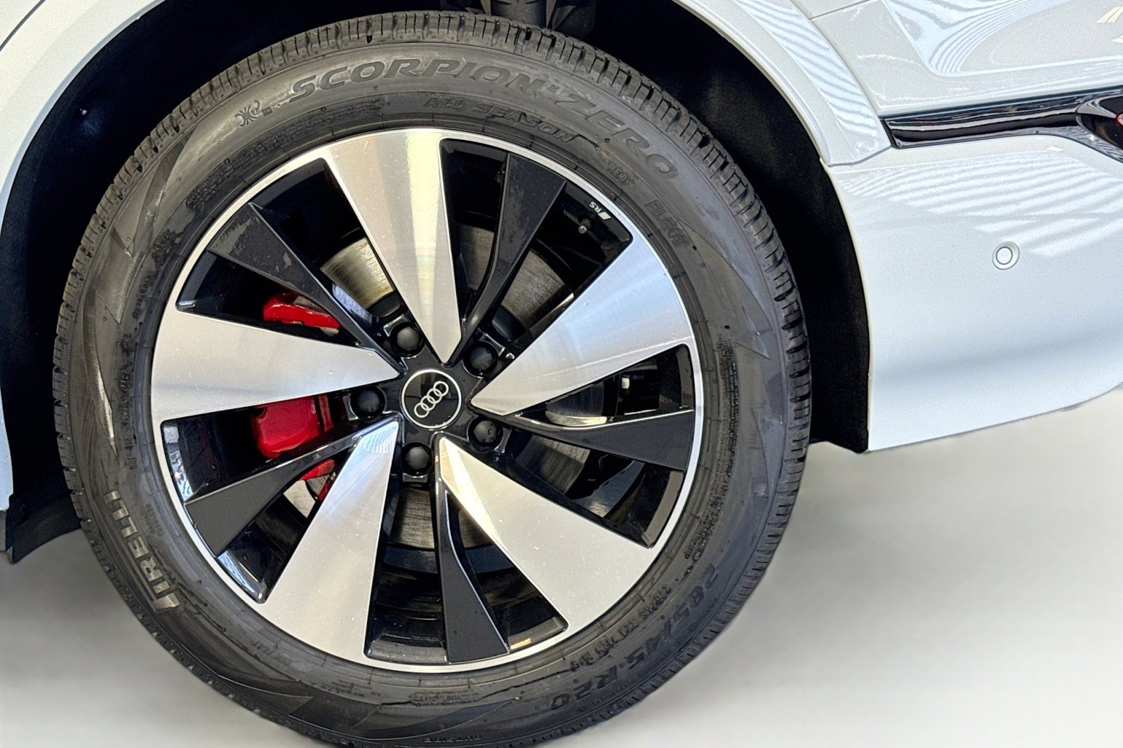 New 2025 Audi SQ6 e-tron Prestige AWD/4WD image 28