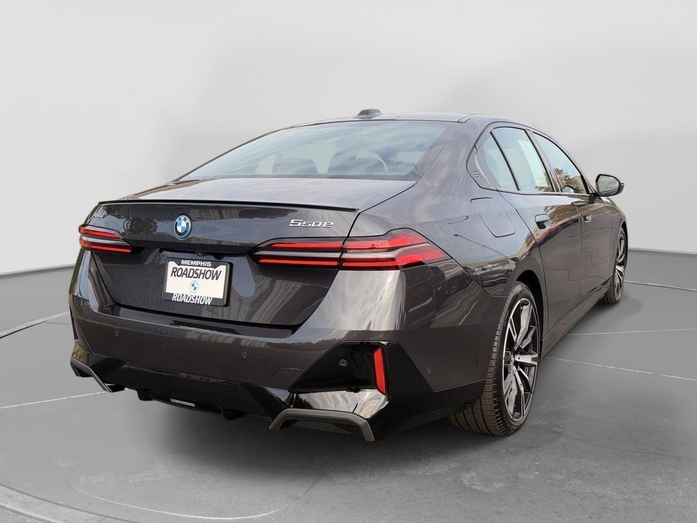 Used 2025 BMW 550e xDrive w/ Premium Package AWD/4WD image 5
