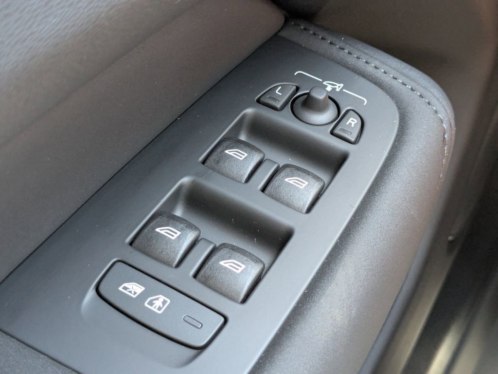 New 2026 Volvo XC60 B5 Core image 26