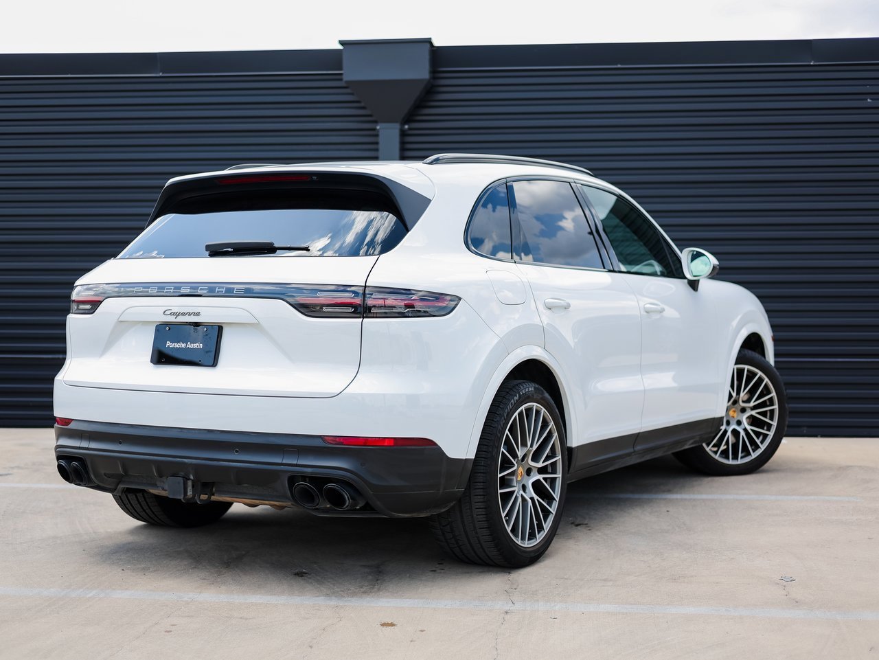 Certified 2023 Porsche Cayenne Platinum Edition image 7