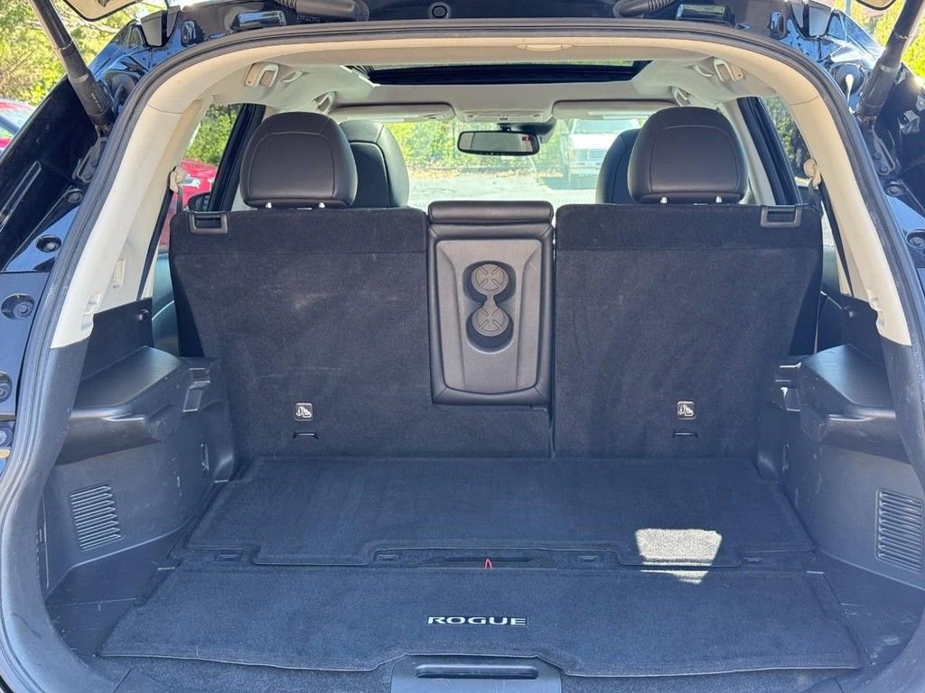 Used 2017 Nissan Rogue SL w/ SL Premium Package image 4