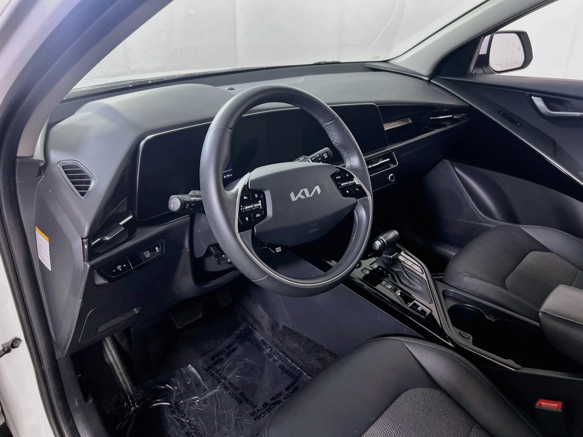 Used 2023 Kia Niro EX FWD image 9