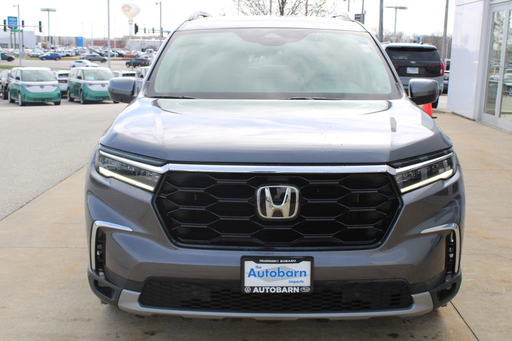 Used 2023 Honda Pilot Touring image 2