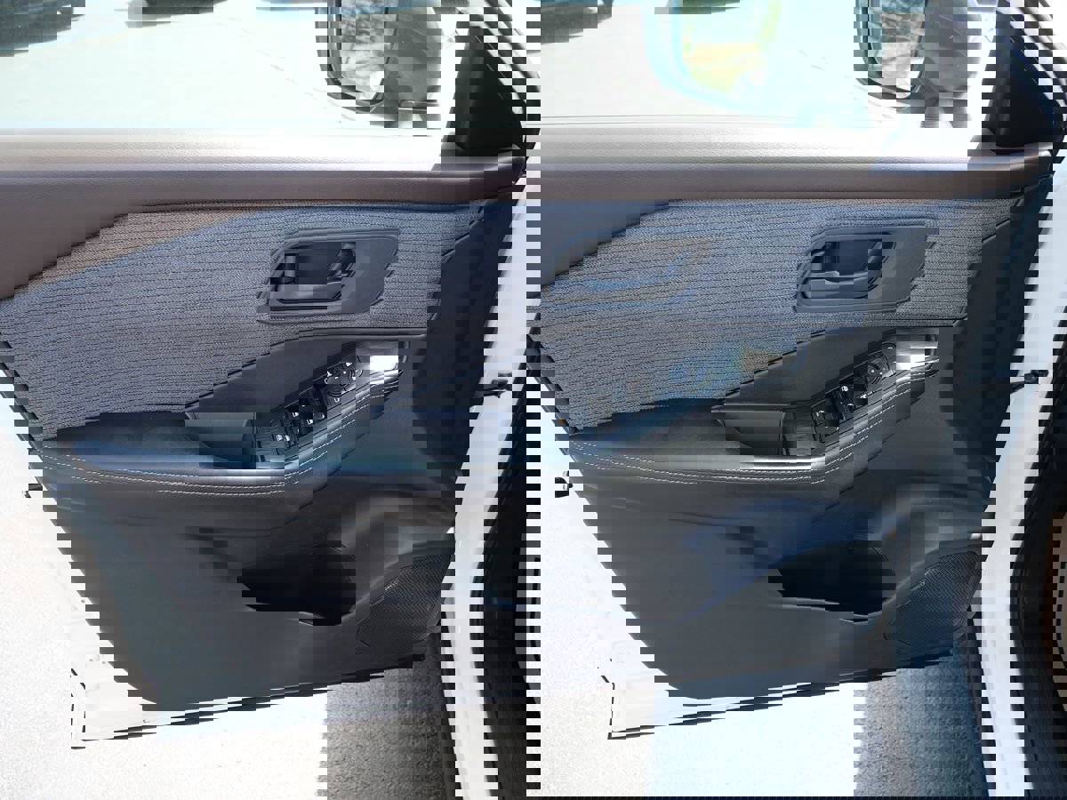 Used 2021 Nissan Rogue S image 11