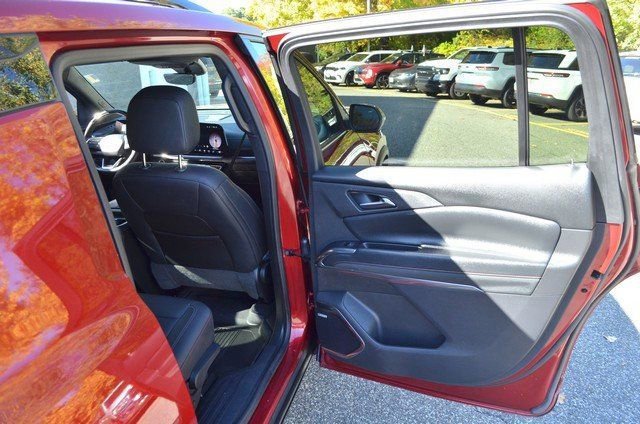 Used 2024 Chevrolet Traverse Z71 w/ Enhanced Driving Package image 32