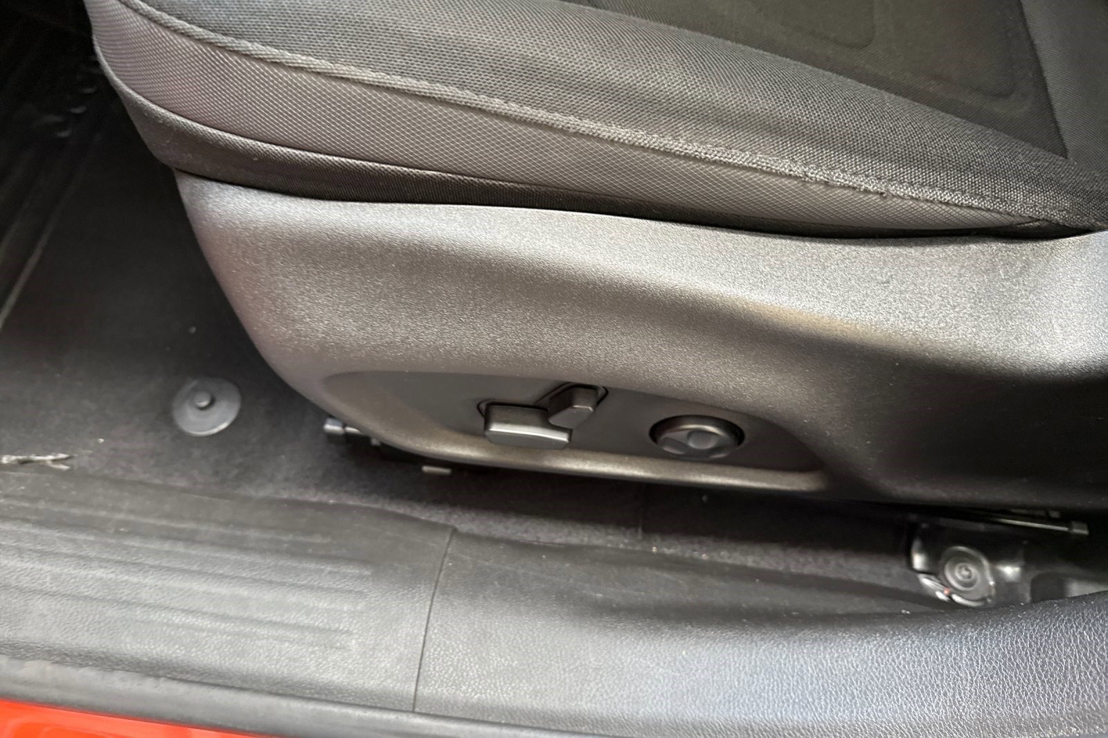 Used 2017 Jeep Renegade Altitude FWD image 13