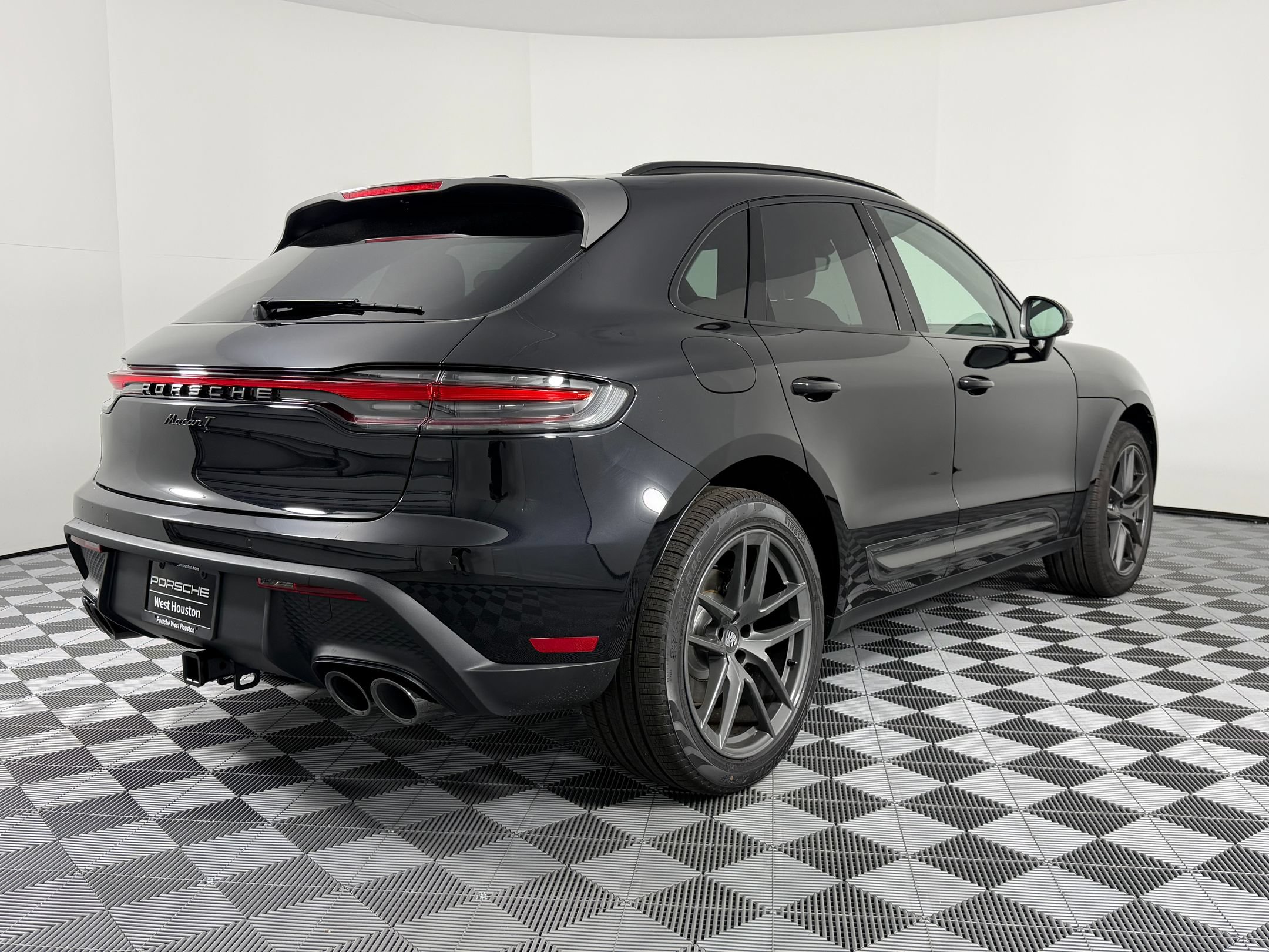 New 2026 Porsche Macan AWD/4WD image 9