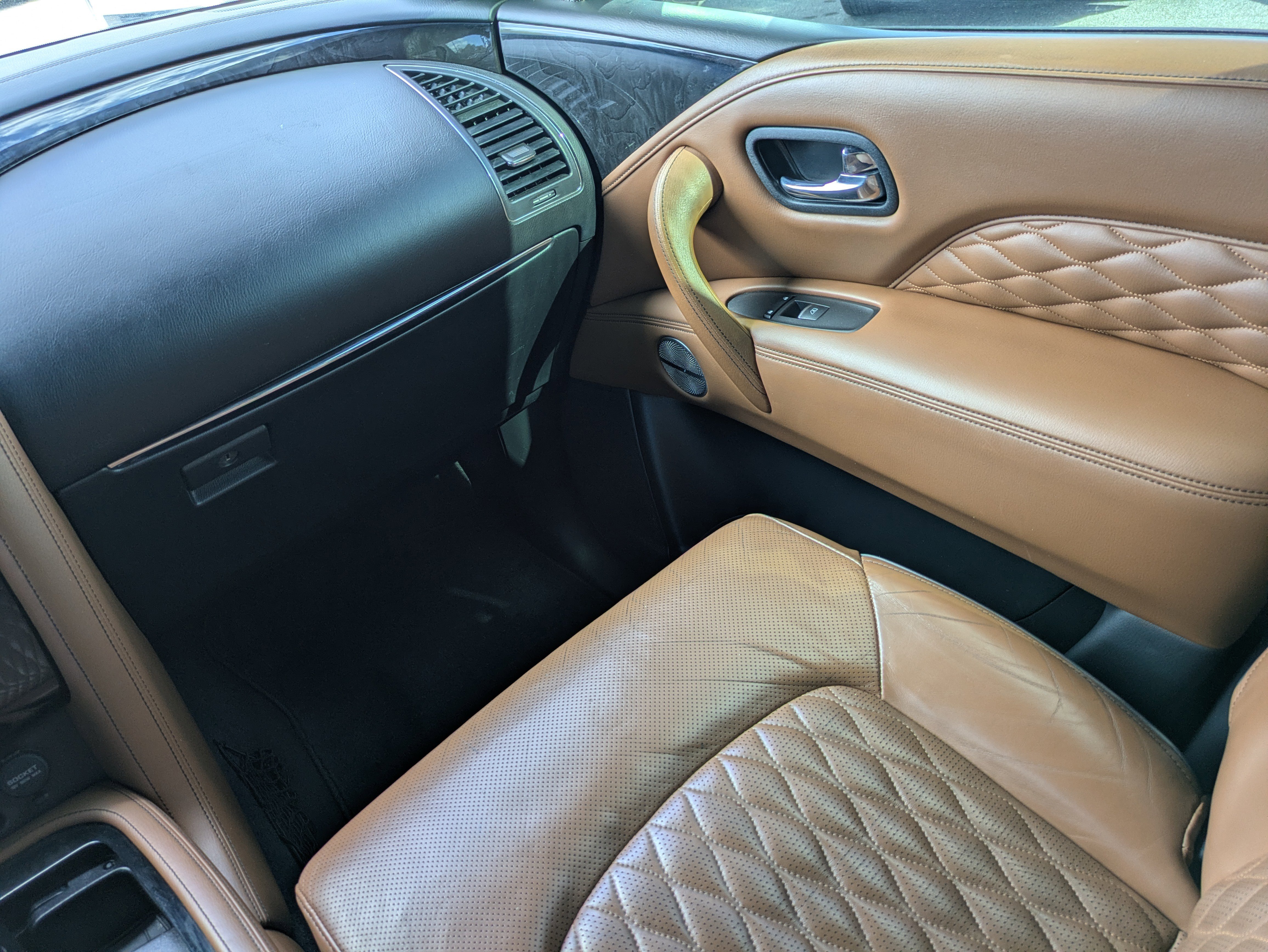 Used 2021 INFINITI QX80 Sensory w/ All-Season Package image 16