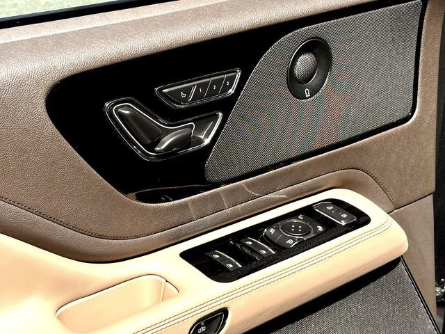 Used 2023 Lincoln Aviator Reserve w/ Elements Package Plus RWD image 11