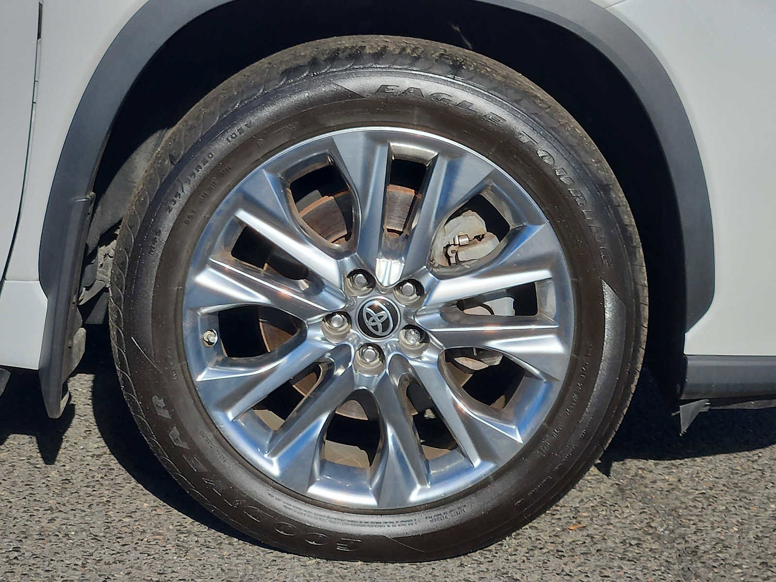 Used 2024 Toyota Highlander Limited image 8