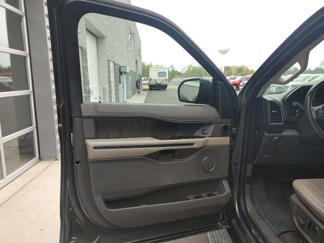 Used 2021 Ford Expedition Limited image 18