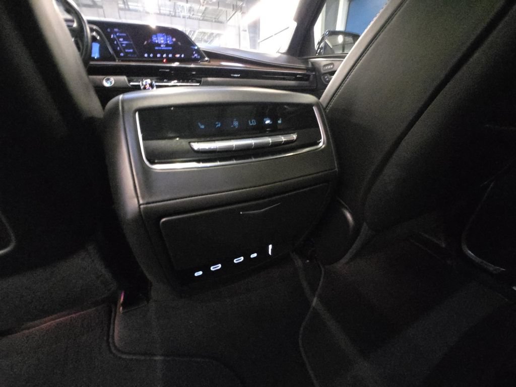 Certified 2023 Cadillac Escalade Premium Luxury Platinum w/ Heavy-Duty Trailer Package AWD/4WD image 28