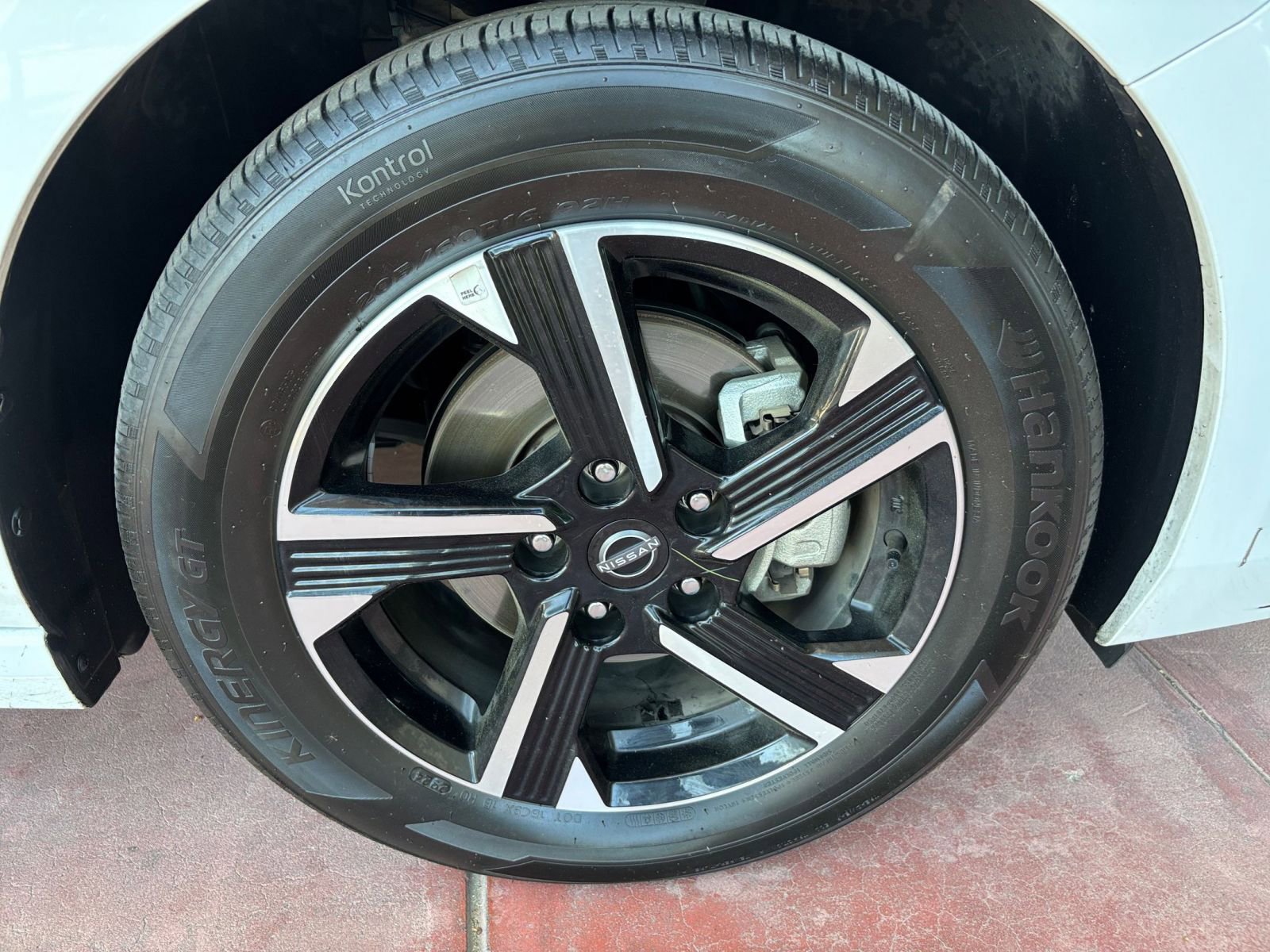 Used 2025 Nissan Sentra SV image 28