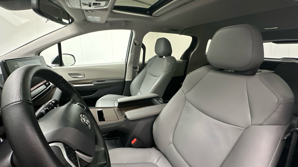 Certified 2024 Toyota Sienna XLE image 9
