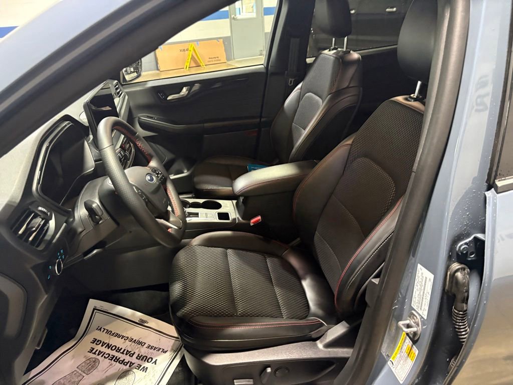 Used 2024 Ford Escape ST-Line w/ Tech Pack #1 AWD/4WD image 12