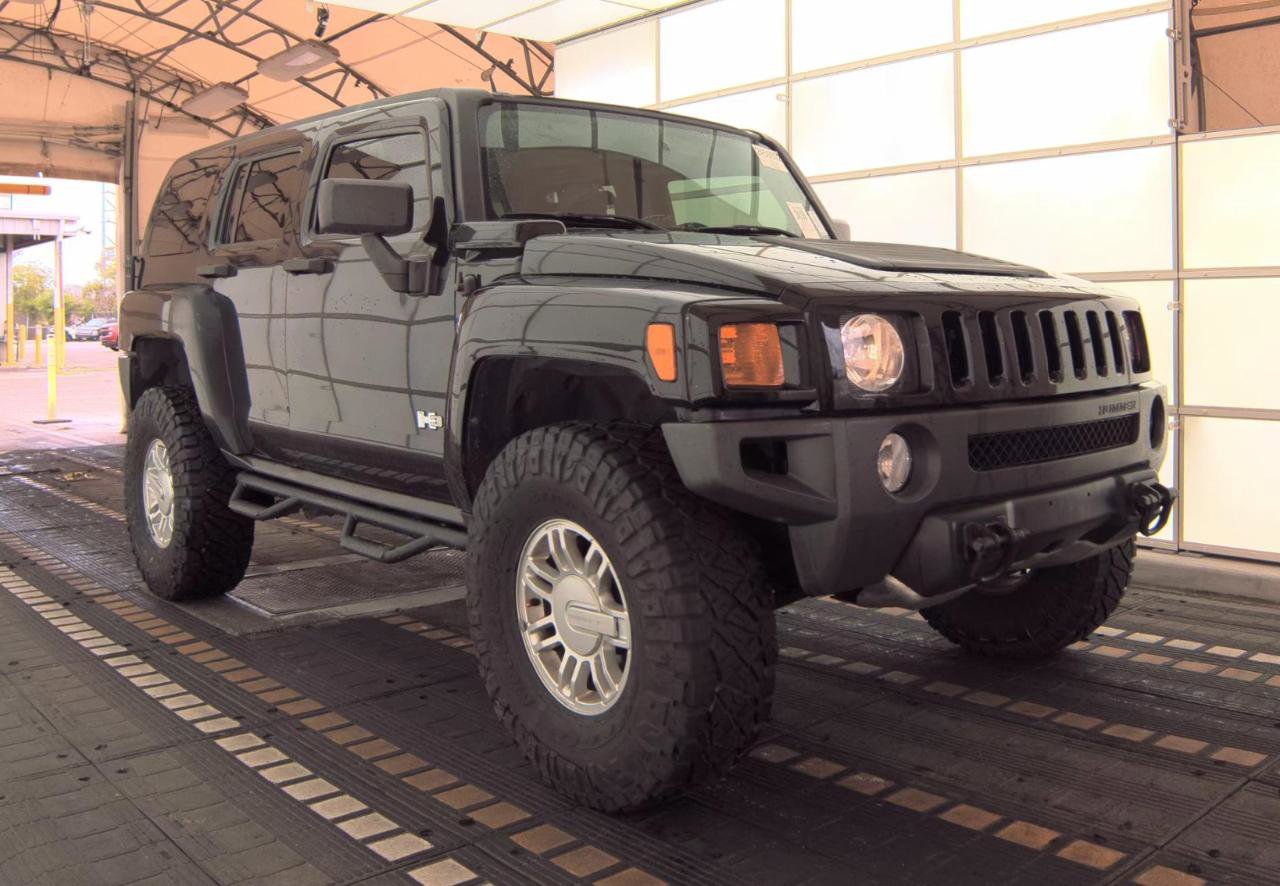 Used 2010 HUMMER H3 Luxury AWD/4WD image 3