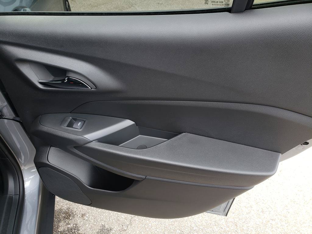 New 2026 Chevrolet Trax RS w/ Sunroof Package FWD image 21