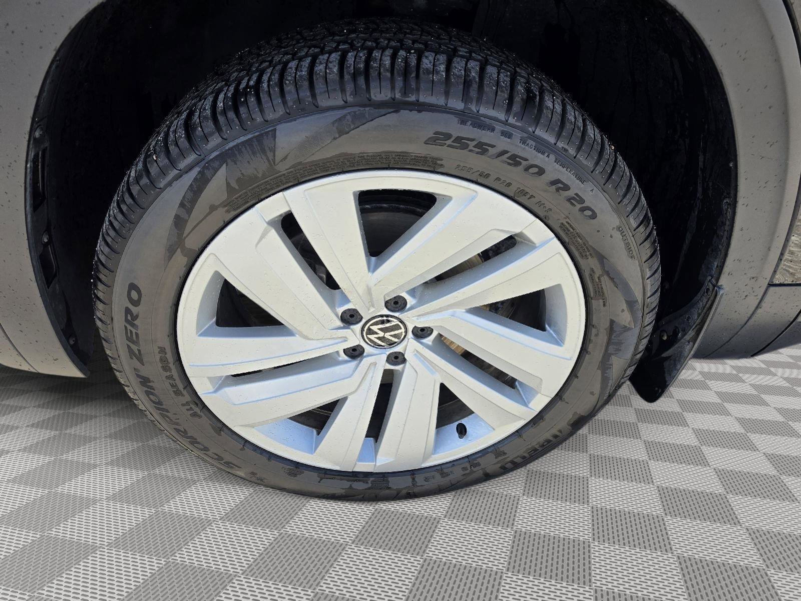 Certified 2020 Volkswagen Atlas Cross Sport SE w/ Panoramic Sunroof Package AWD/4WD image 16